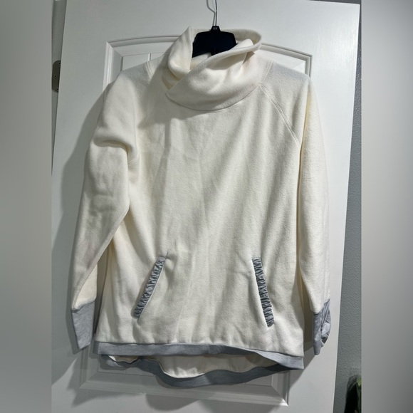 Old Navy Sweaters - Women’s Old Navy white cream grey gray‎ pullover sweatshirt XL new NWT